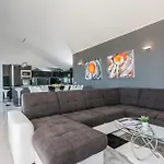 Luxury Penthouse マンドレ