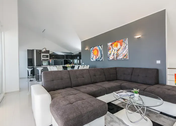 Luxury Penthouse Mandre
