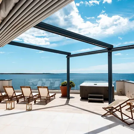 Luxury Penthouse Apartment *