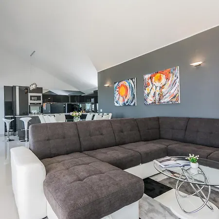 Luxury Penthouse Mandre
