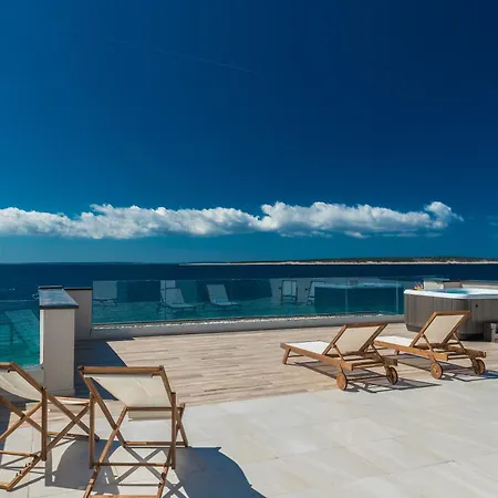 Luxury Penthouse マンドレ