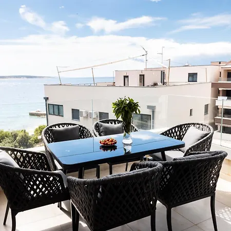 Luxury Penthouse マンドレ
