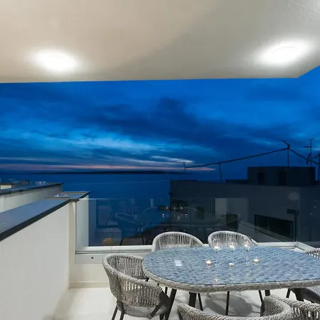 Luxury Penthouse アパート