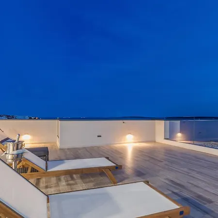 Luxury Penthouse アパート